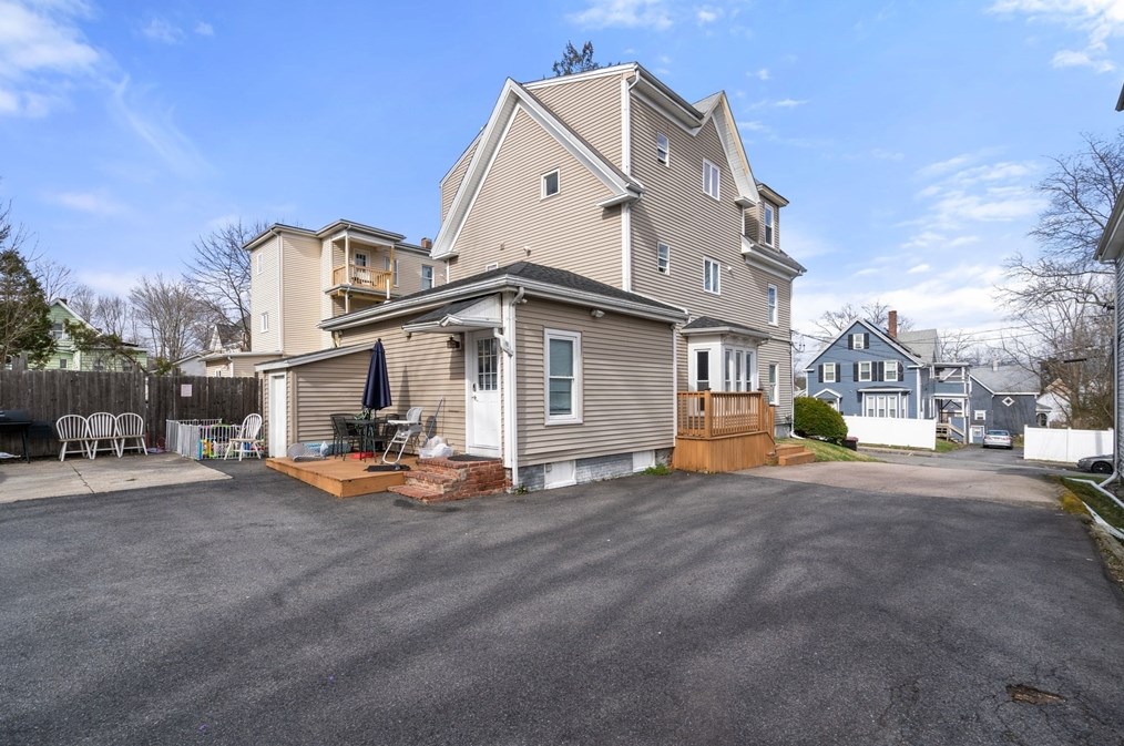 15 1 St, Brockton MA 02301-6124 exterior