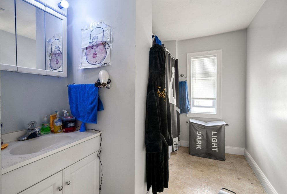 15 1 St, Brockton MA 02301-6124 exterior