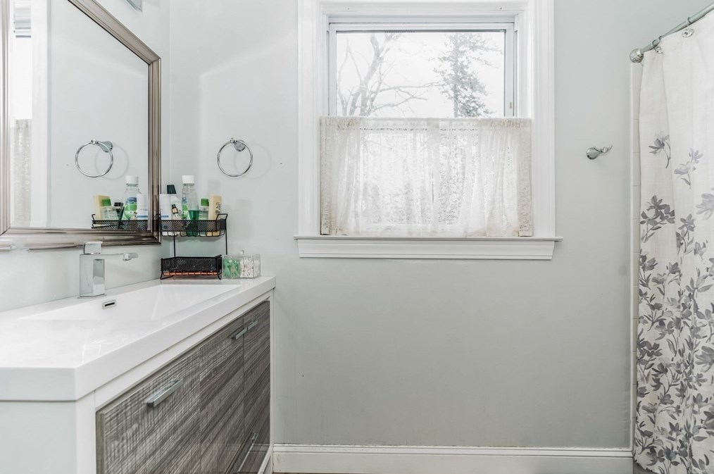 35 Somerset St, Worcester MA  01609-2110 exterior