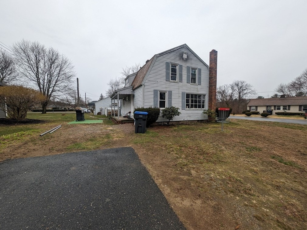 20-22 Bacon St, Oxford, MA 01540