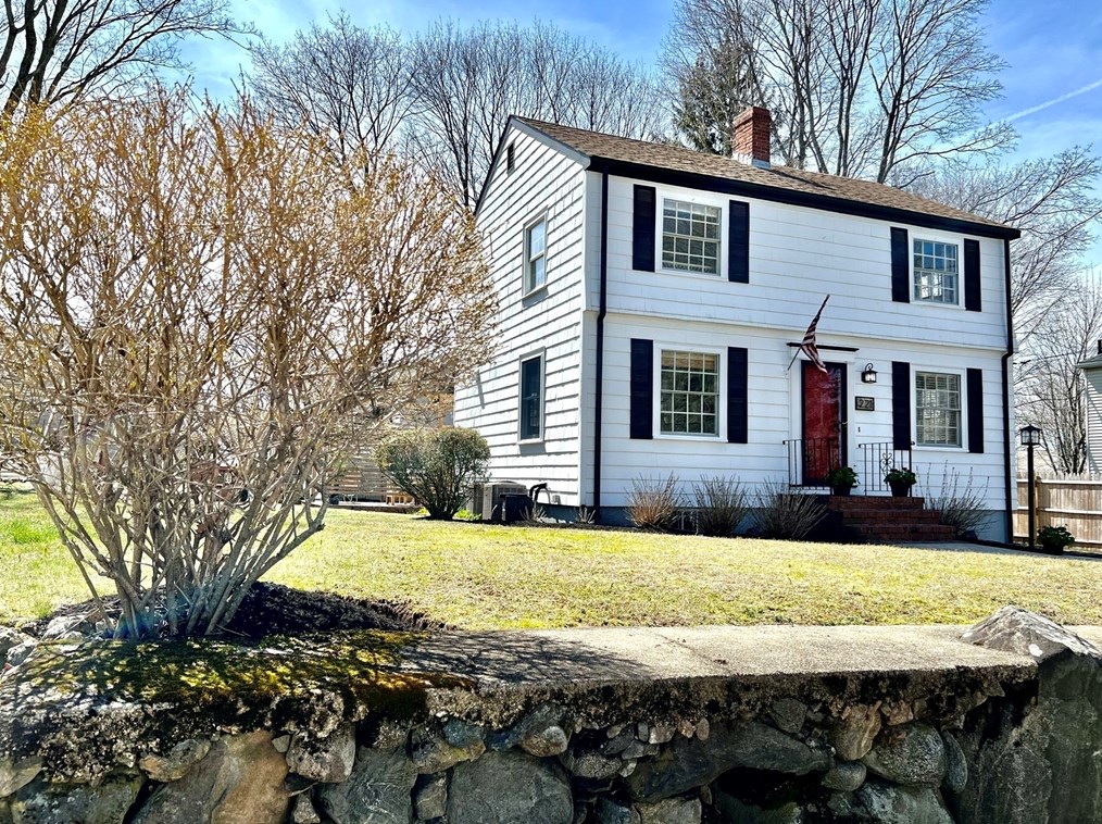 221 Lowell St, Wakefield, MA 01880-1033