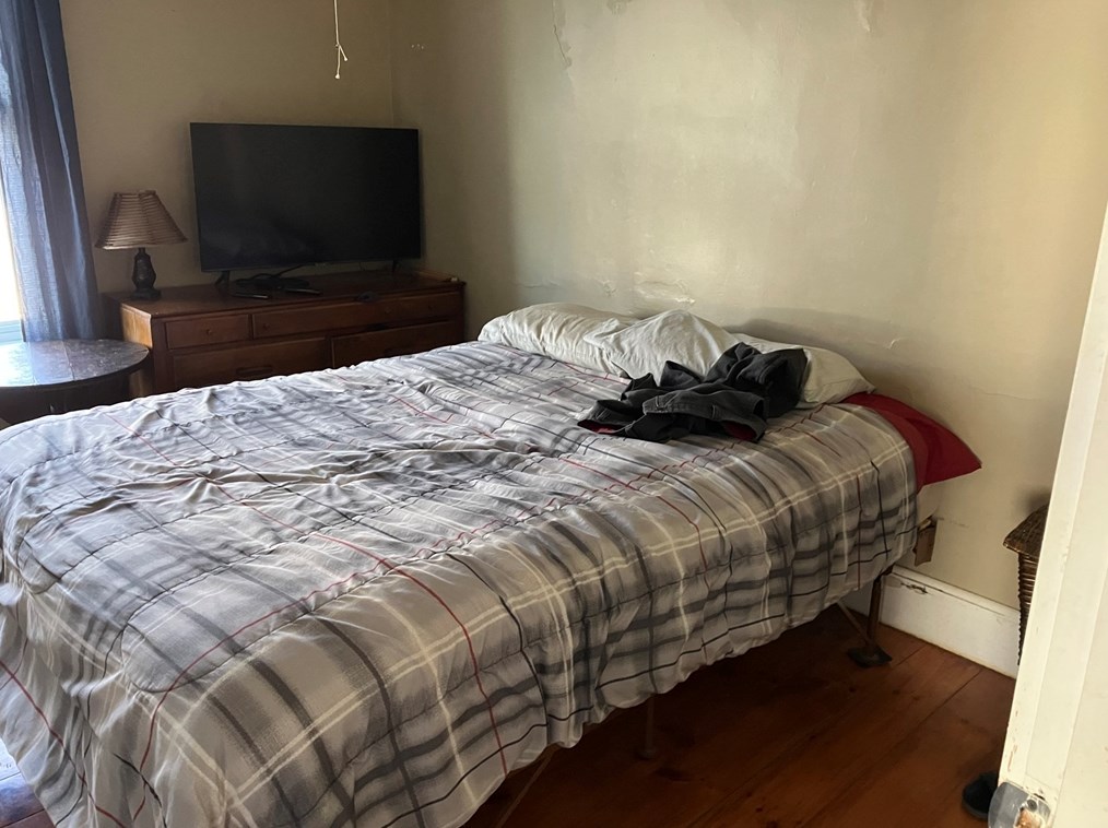 21 Whitcomb St, Webster MA  01570-2429 exterior