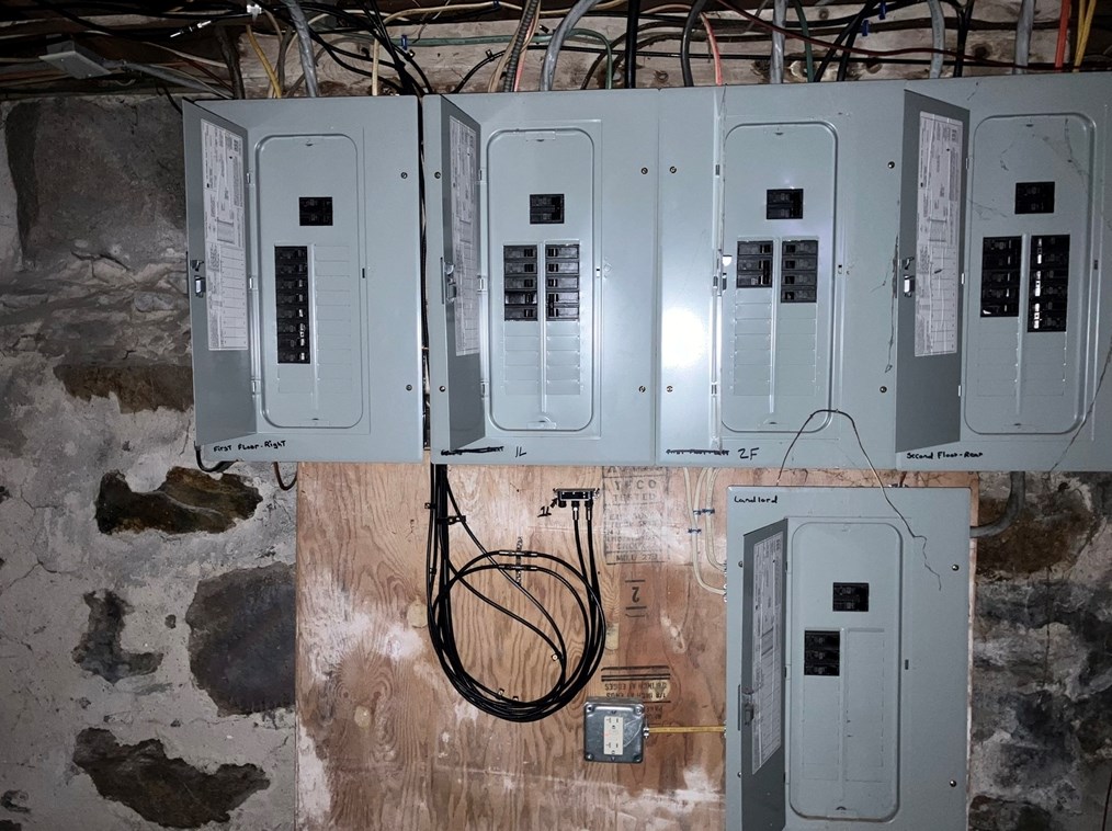 21 Whitcomb St, Webster MA  01570-2429 exterior