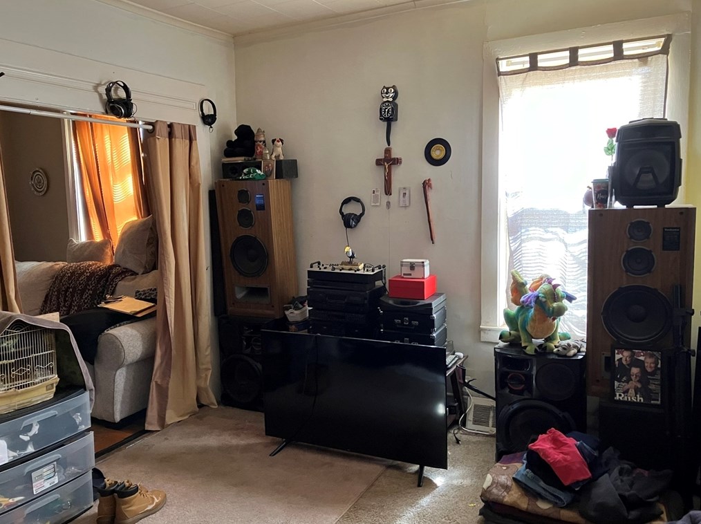 21 Whitcomb St, Webster MA  01570-2429 exterior