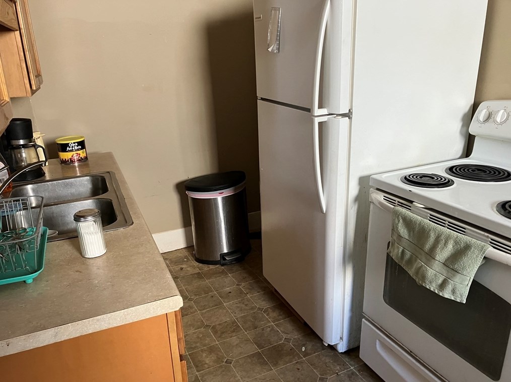 21 Whitcomb St, Webster MA  01570-2429 exterior