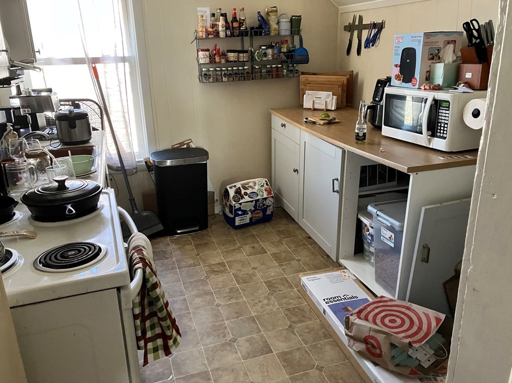 21 Whitcomb St, Webster MA  01570-2429 exterior