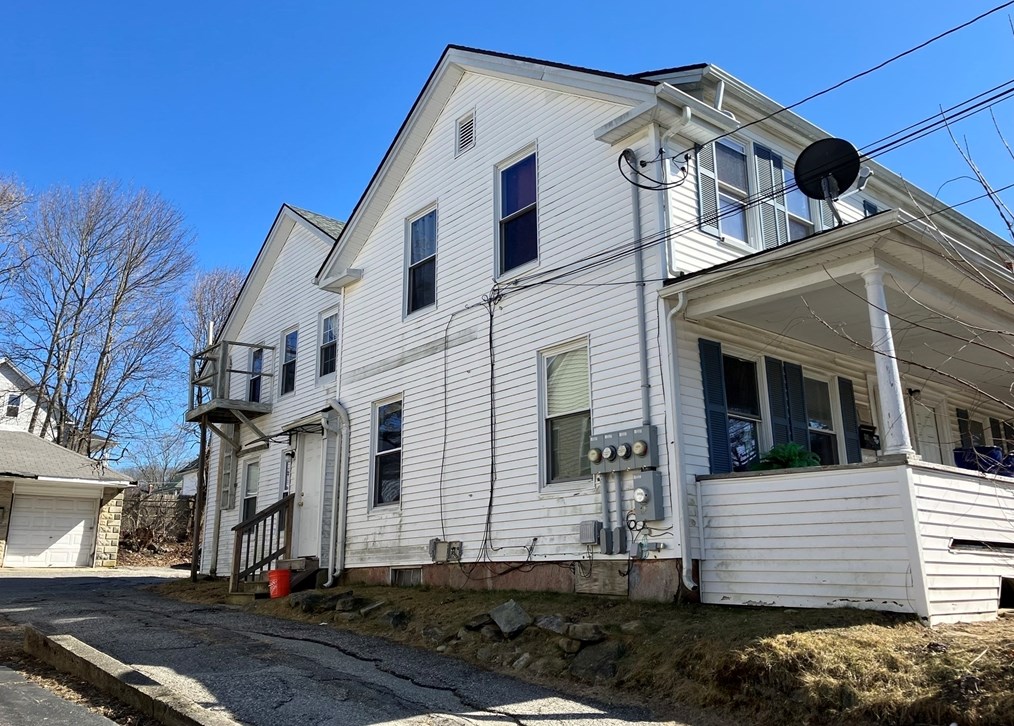 21 Whitcomb St, Webster, MA 01570 exterior