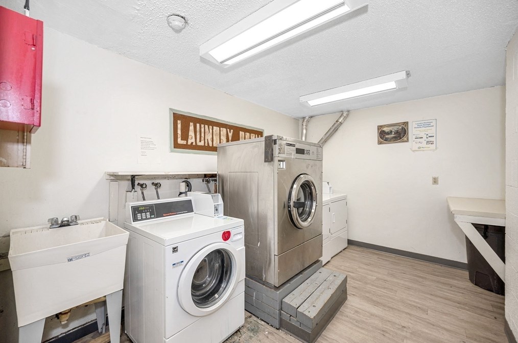 381 Hildreth St, Lowell MA 01850-1167 exterior