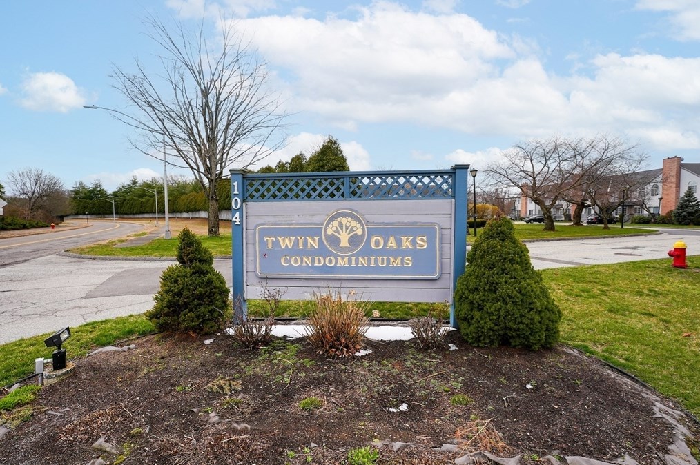 104 Johnson Rd, Chicopee MA 01022-2103 exterior