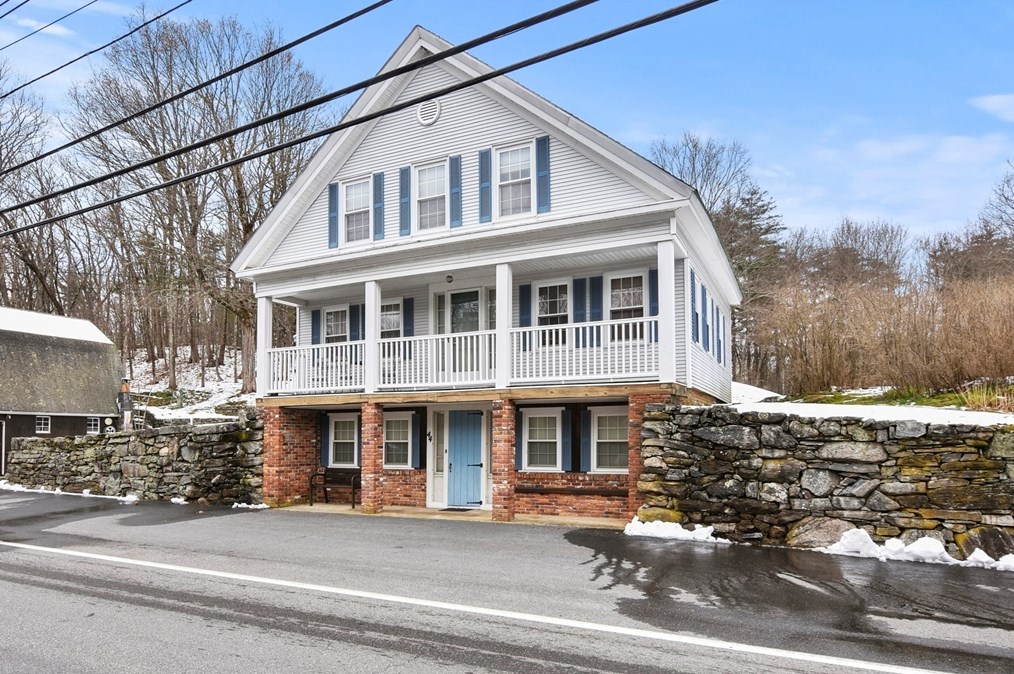 44 Carter St, Berlin, MA 01503-1219