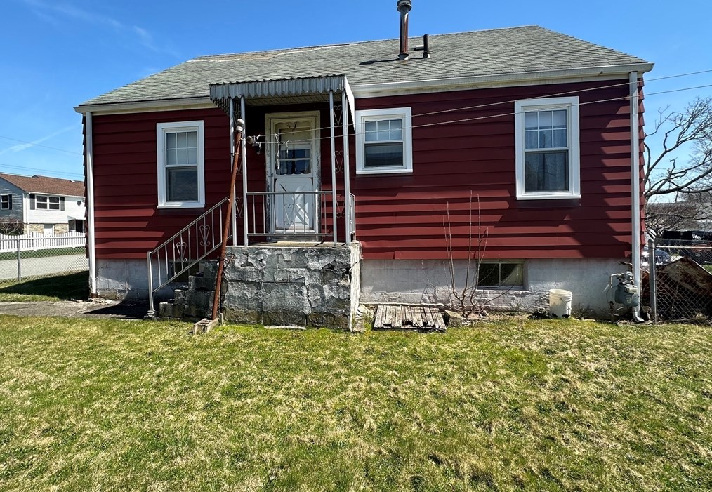 119 Bradley Ave, Fall River, MA 02725-2201