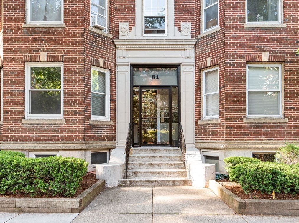 61 Thatcher St, Brookline, MA 02446 exterior