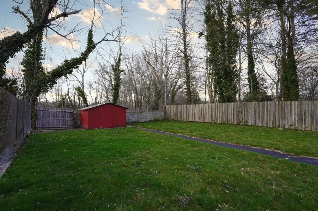 11 Main St, New Bedford MA 02743-2115 exterior