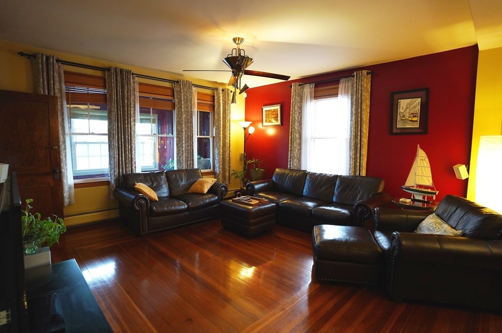 11 Main St, New Bedford MA 02743-2115 exterior