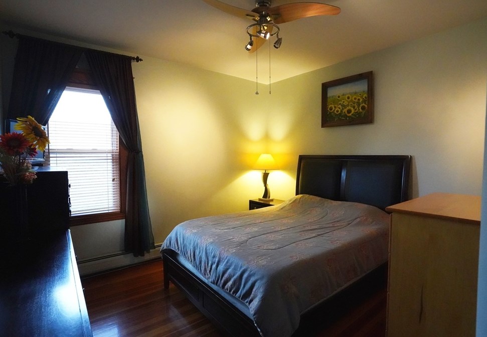 11 Main St, New Bedford MA 02743-2115 exterior