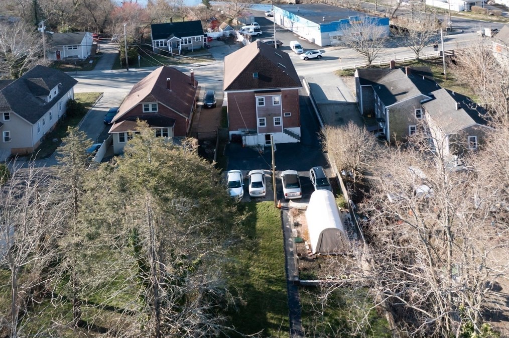 11 Main St, New Bedford MA 02743-2115 exterior