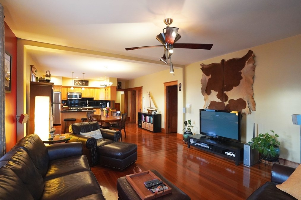 11 Main St, New Bedford MA 02743-2115 exterior