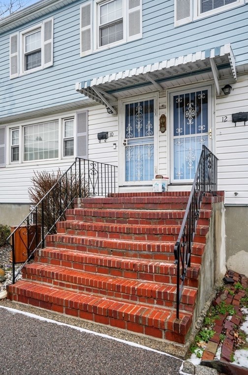 10-12 Norcross Cir, Arlington, MA 02474