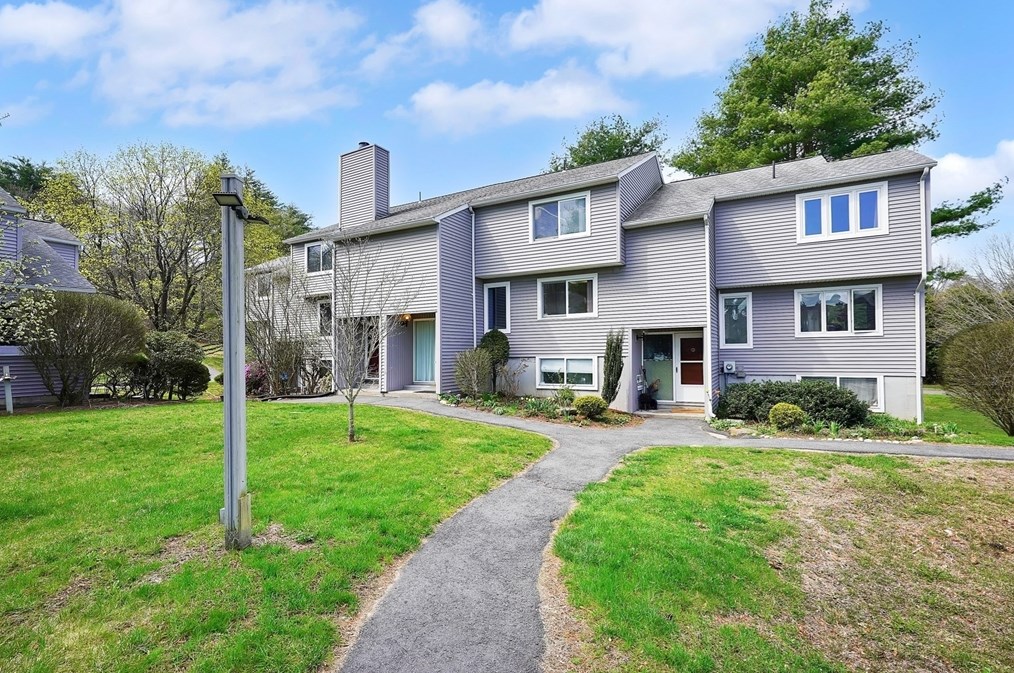 2 Autumn Ln, Amherst, MA 01002 exterior