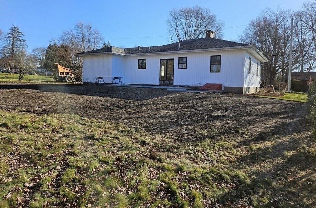 4 Overhill Rd, Warren, RI 02885