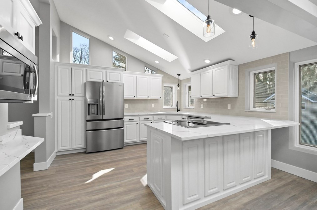 23 Lakeside Ave, Webster MA  01570-3590 exterior