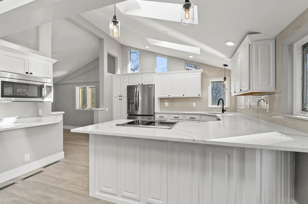 23 Lakeside Ave, Webster MA  01570-3590 exterior