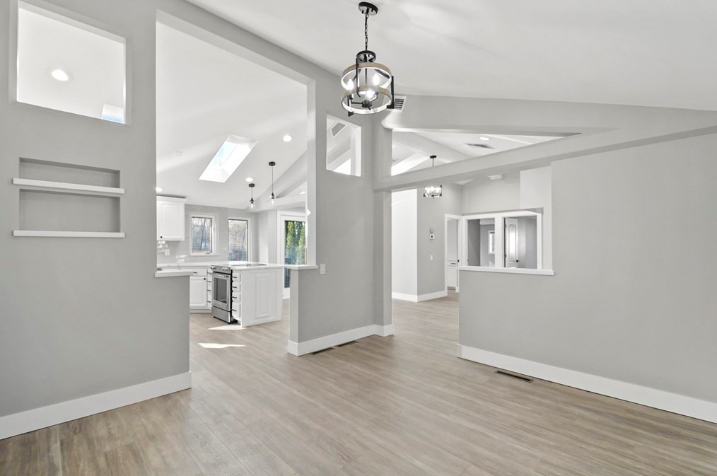 23 Lakeside Ave, Webster MA  01570-3590 exterior