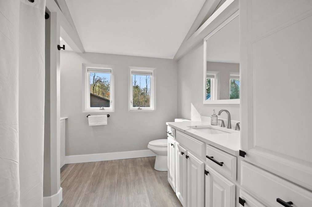 23 Lakeside Ave, Webster MA  01570-3590 exterior