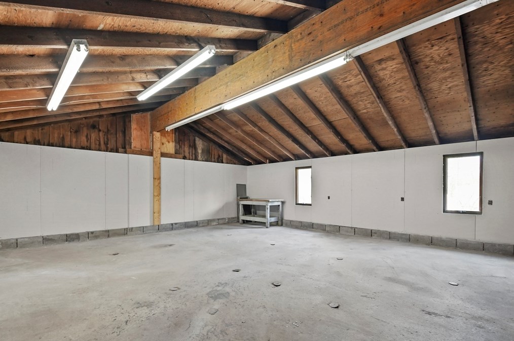 23 Lakeside Ave, Webster MA  01570-3590 exterior