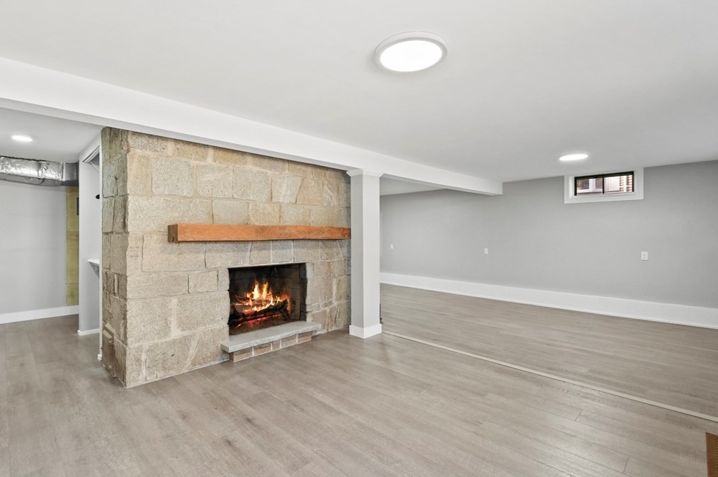 23 Lakeside Ave, Webster MA  01570-3590 exterior