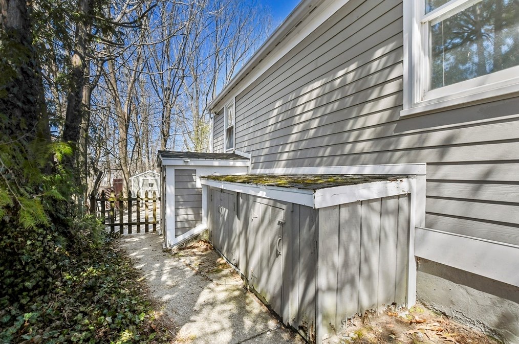 34 Linwood Ave, Methuen MA 01844-5917 exterior