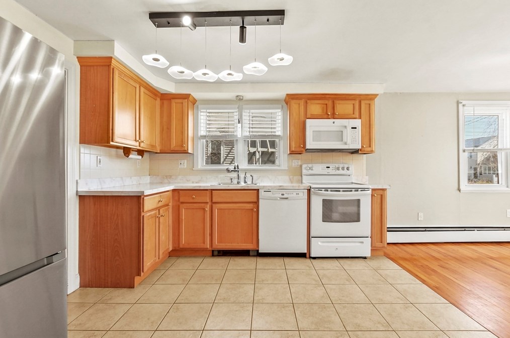 34 Linwood Ave, Methuen MA 01844-5917 exterior