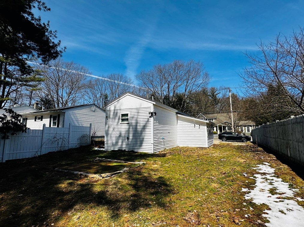 182 Clark St, Gardner, MA 01440-1247