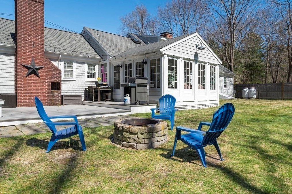 111 Alden St, Duxbury MA 02332-3836 exterior