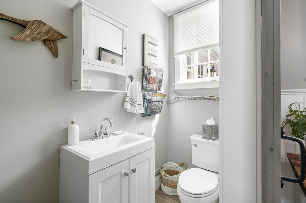 111 Alden St, Duxbury MA 02332-3836 exterior