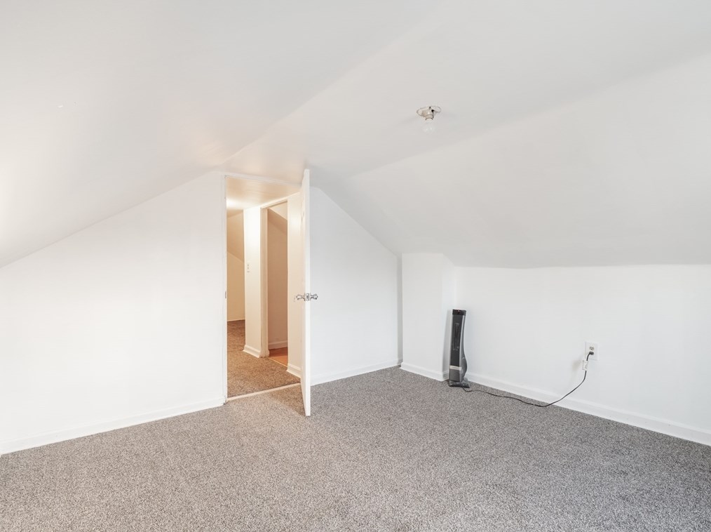 71 Fox St, Worcester MA 01604-4333 exterior