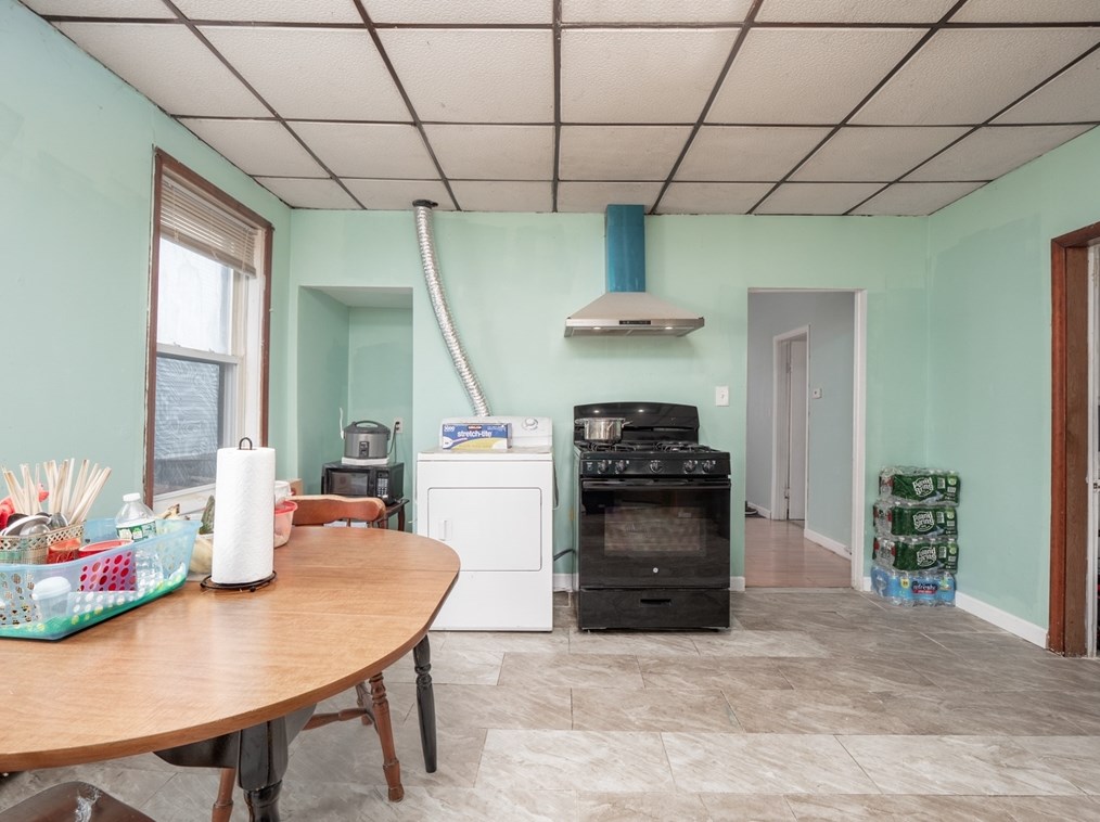 71 Fox St, Worcester MA 01604-4333 exterior