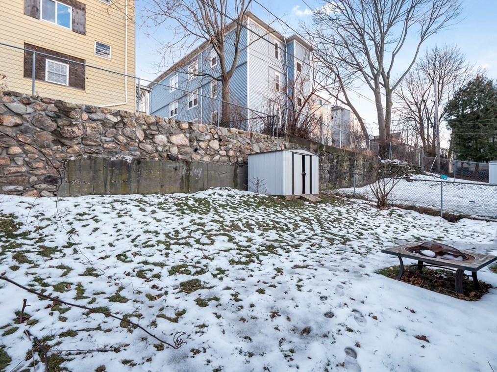 71 Fox St, Worcester MA 01604-4333 exterior