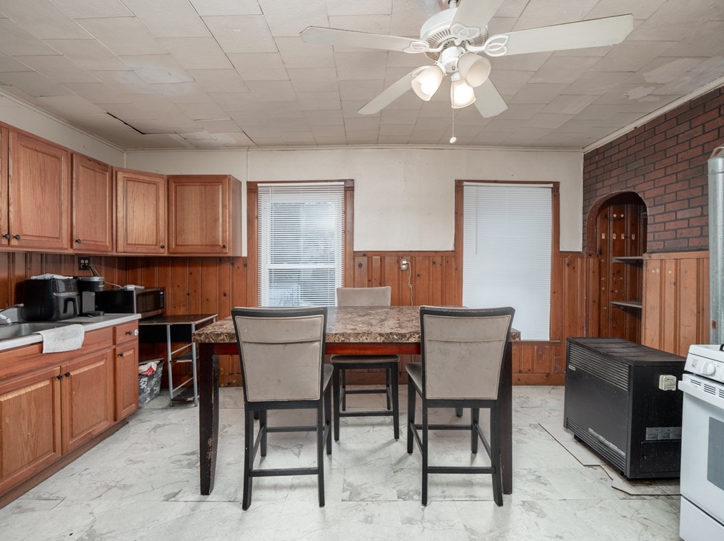 71 Fox St, Worcester MA 01604-4333 exterior