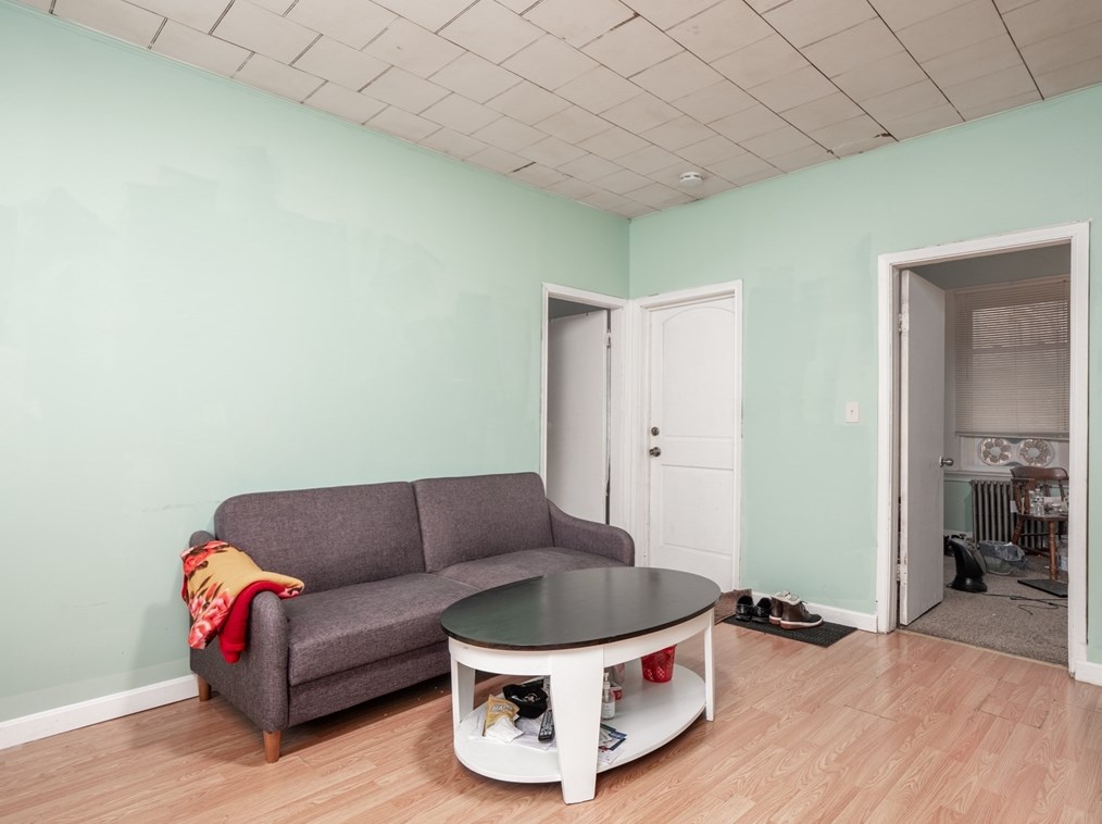 71 Fox St, Worcester MA 01604-4333 exterior