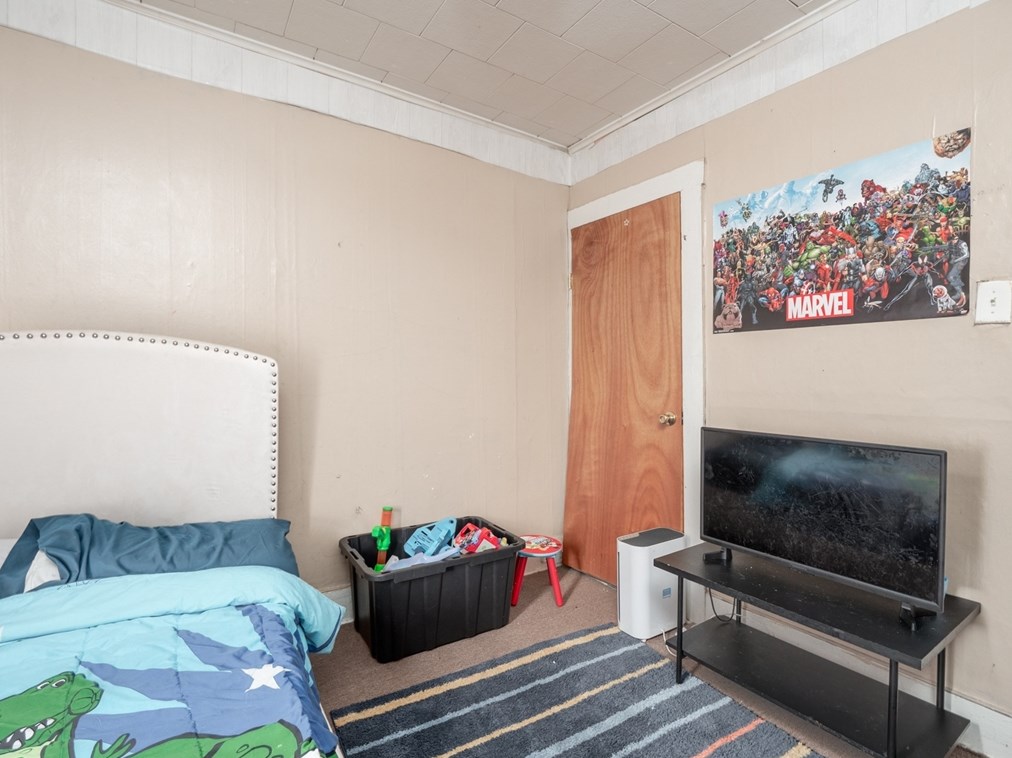 71 Fox St, Worcester MA 01604-4333 exterior