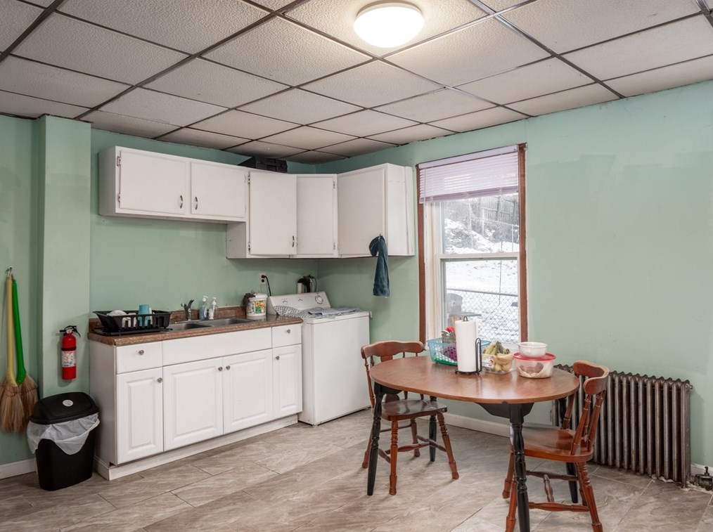 71 Fox St, Worcester MA 01604-4333 exterior