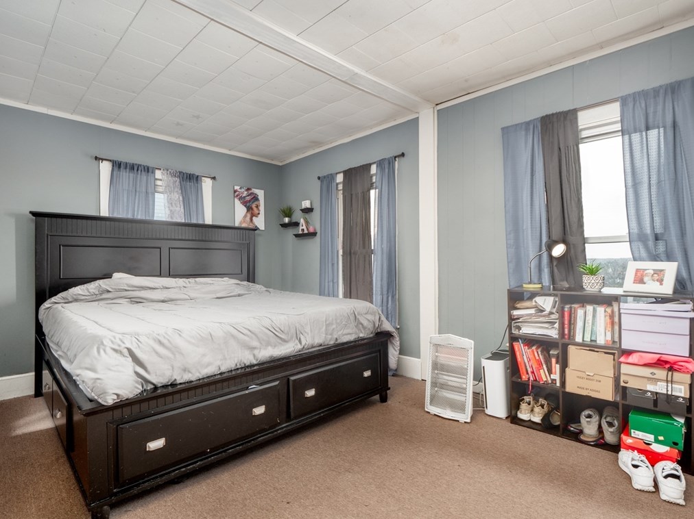 71 Fox St, Worcester MA 01604-4333 exterior