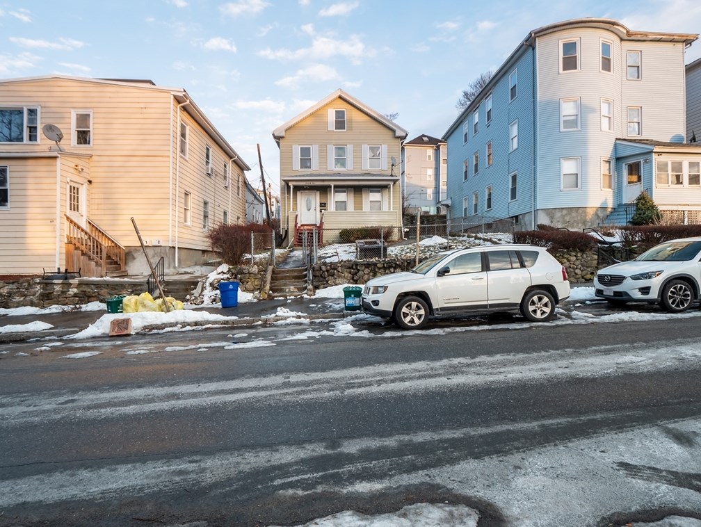 71 Fox St, Worcester MA 01604-4333 exterior