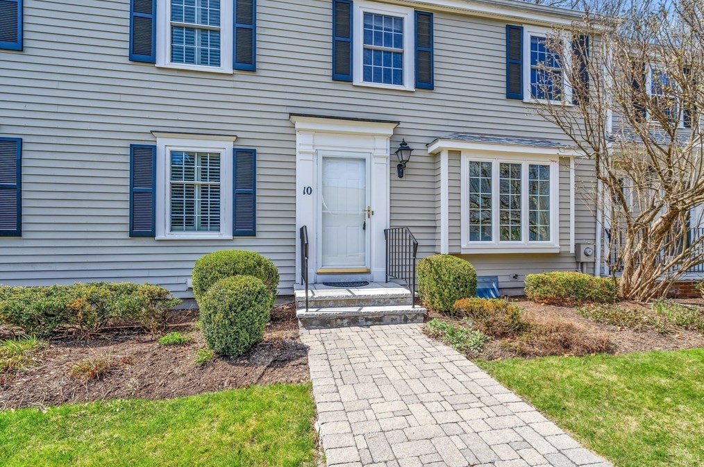 10 Fairway Cir, Natick, MA 01760 exterior