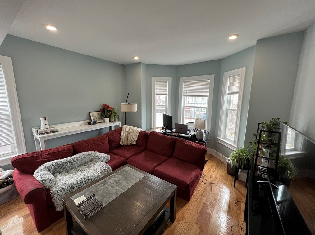 374 Oxford St #3, Cambridge, MA 02140