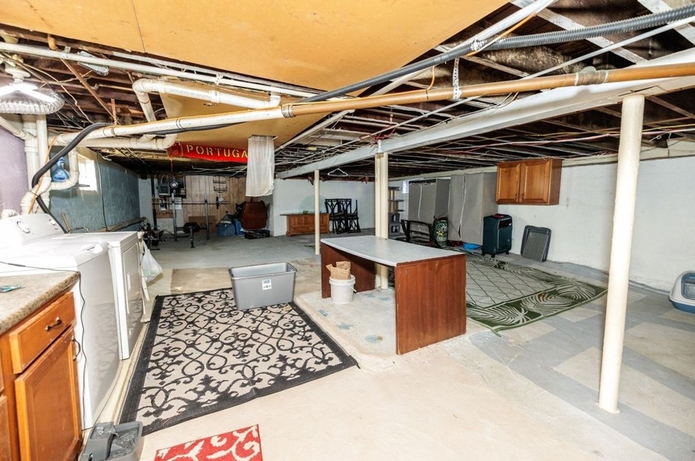 395 Eddy St, Fall River MA 02723-2305 exterior