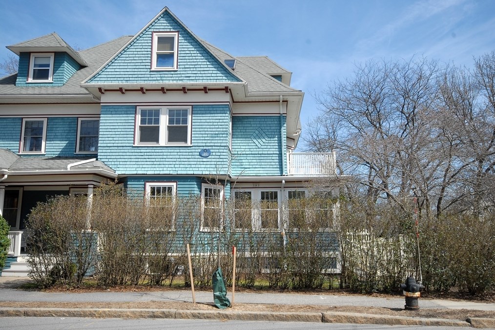 191 Mystic St, Arlington MA 02474-1147 exterior