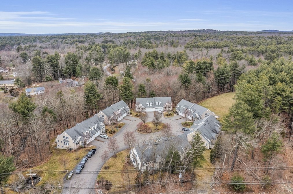 8 Franklin Pl, Acton MA 01720-3954 exterior