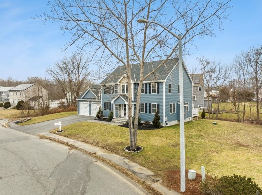 112 Essex Heights Dr, Weymouth, MA 02188